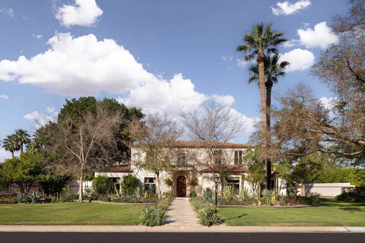 3042 N MANOR Drive E