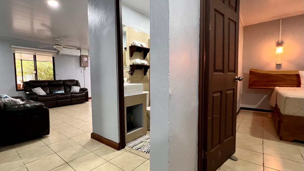 3-Bedroom Home with Large Pool and Garden in Bahía