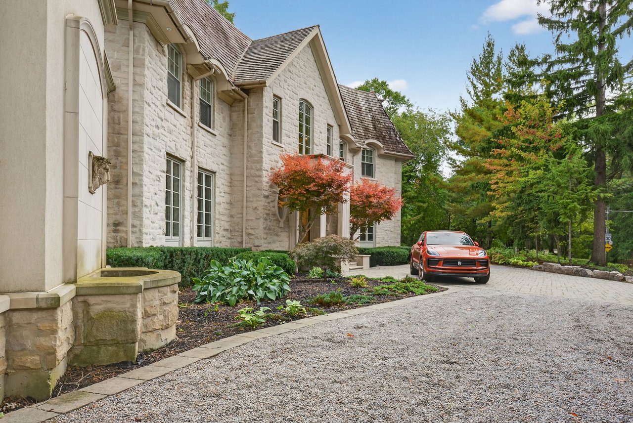 Backs Onto Ravine!