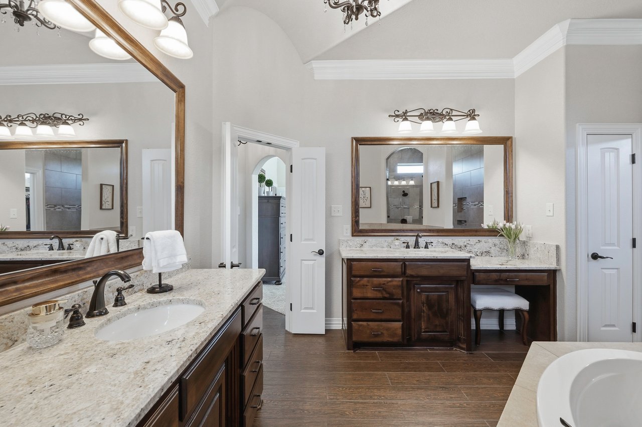 Gated Community Minutes from Eagle Mountain Lake!