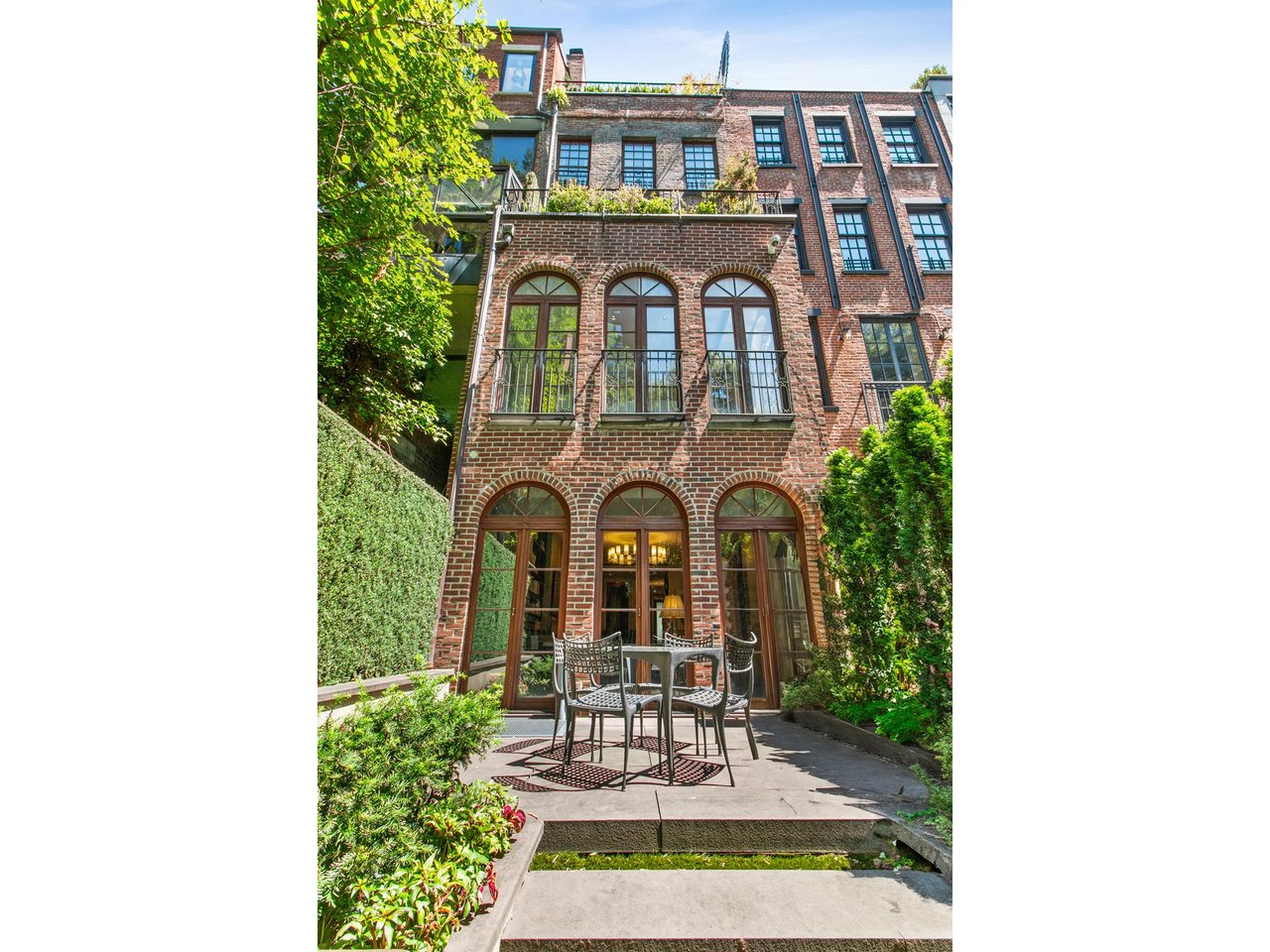 180 E 75TH St - In Contract