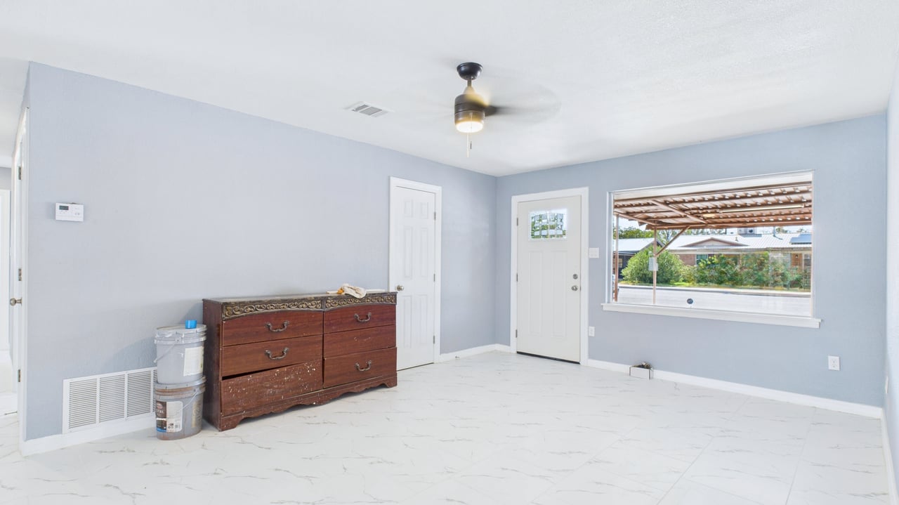 2210 Country Club Dr