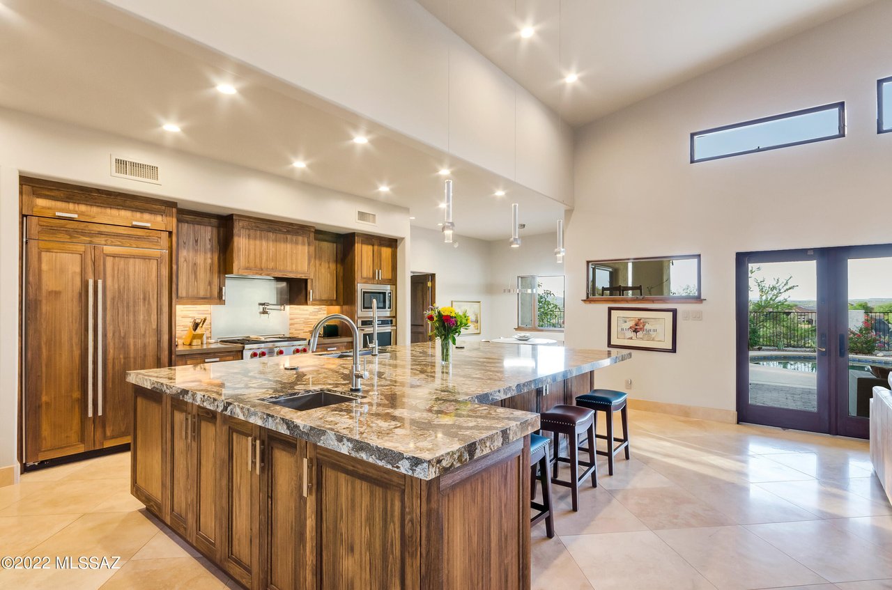 1931 E Buck Ridge Pl