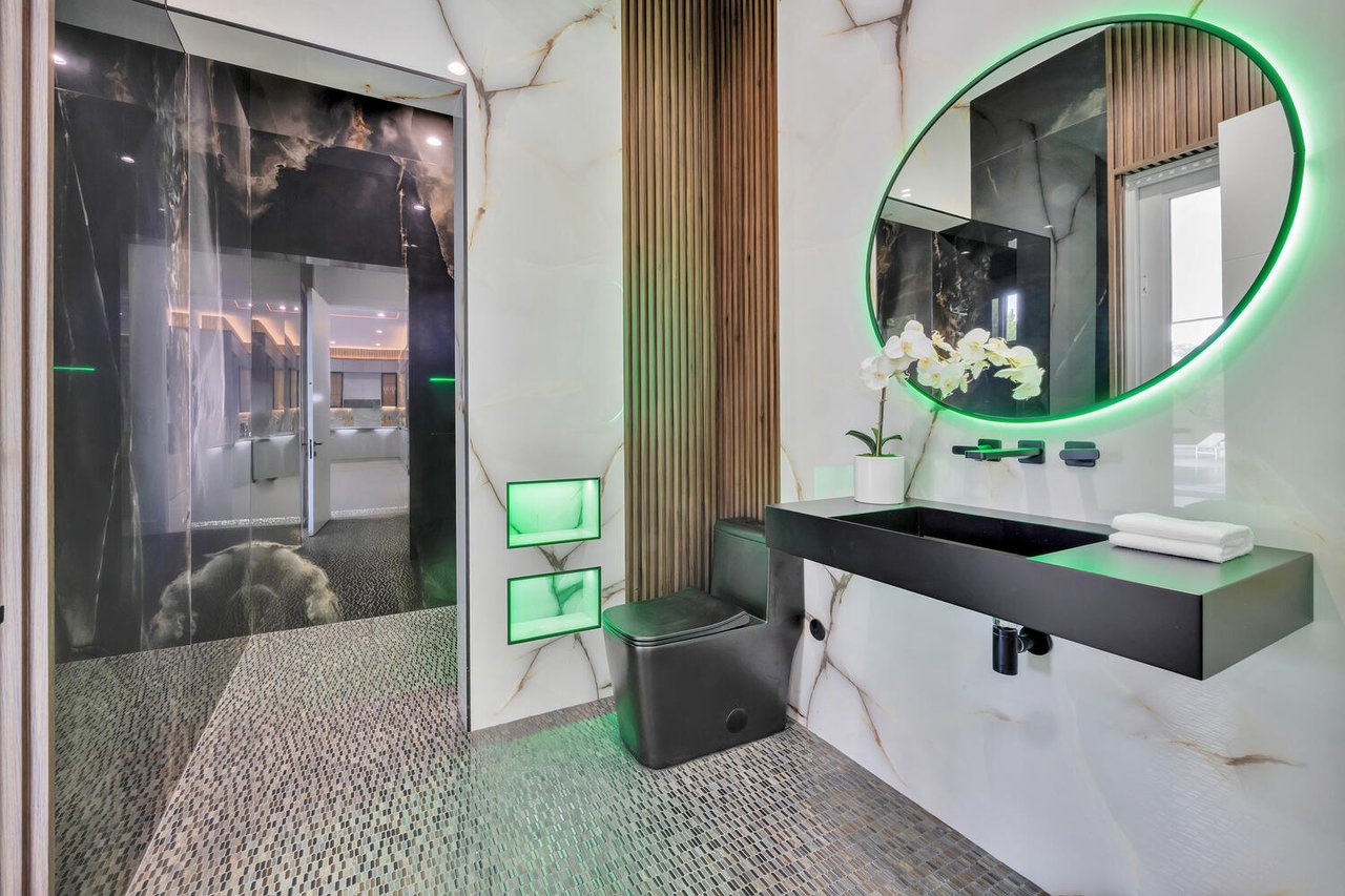 Your Private Resort - Everyday Of The Week