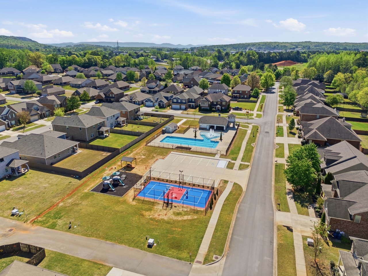 Immaculate 5BR Home with Outdoor Fireplace & Community Pool
