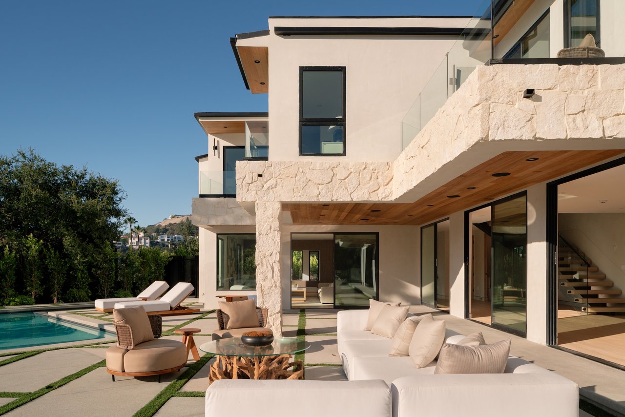 quintessential Hollywood Hills