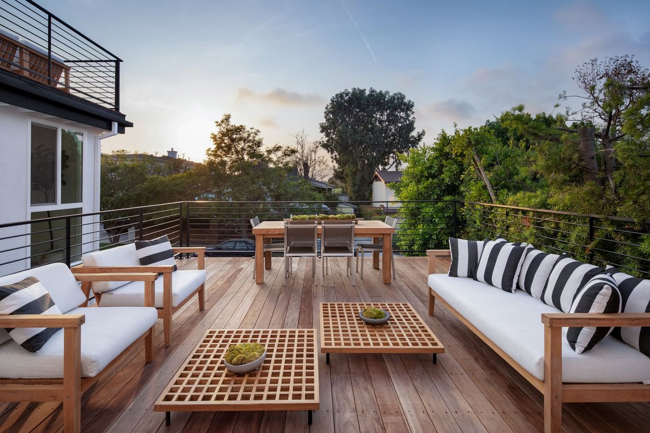 574 Mount Holyoke Ave