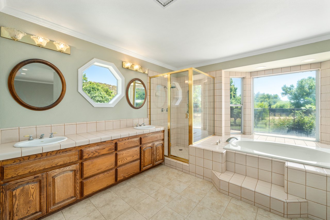 37797 Calle De Lobo