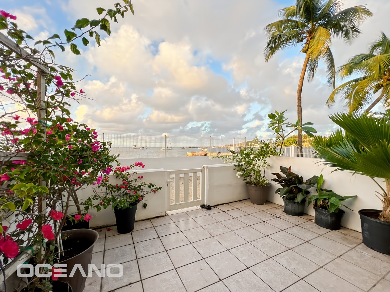 Sea View Apartment with Terrace & Pool