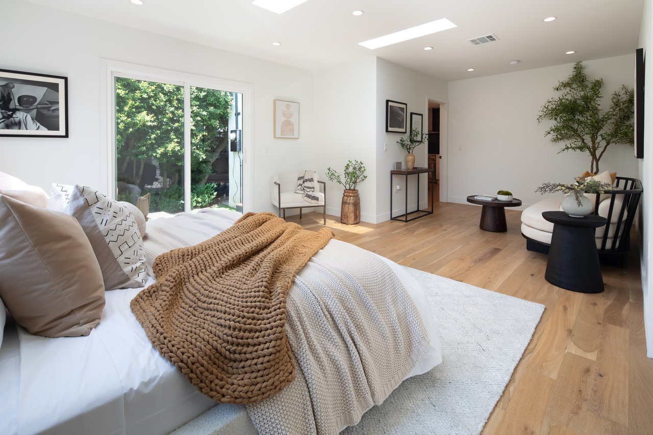 1363 S Curson Ave, Wilshire Vista