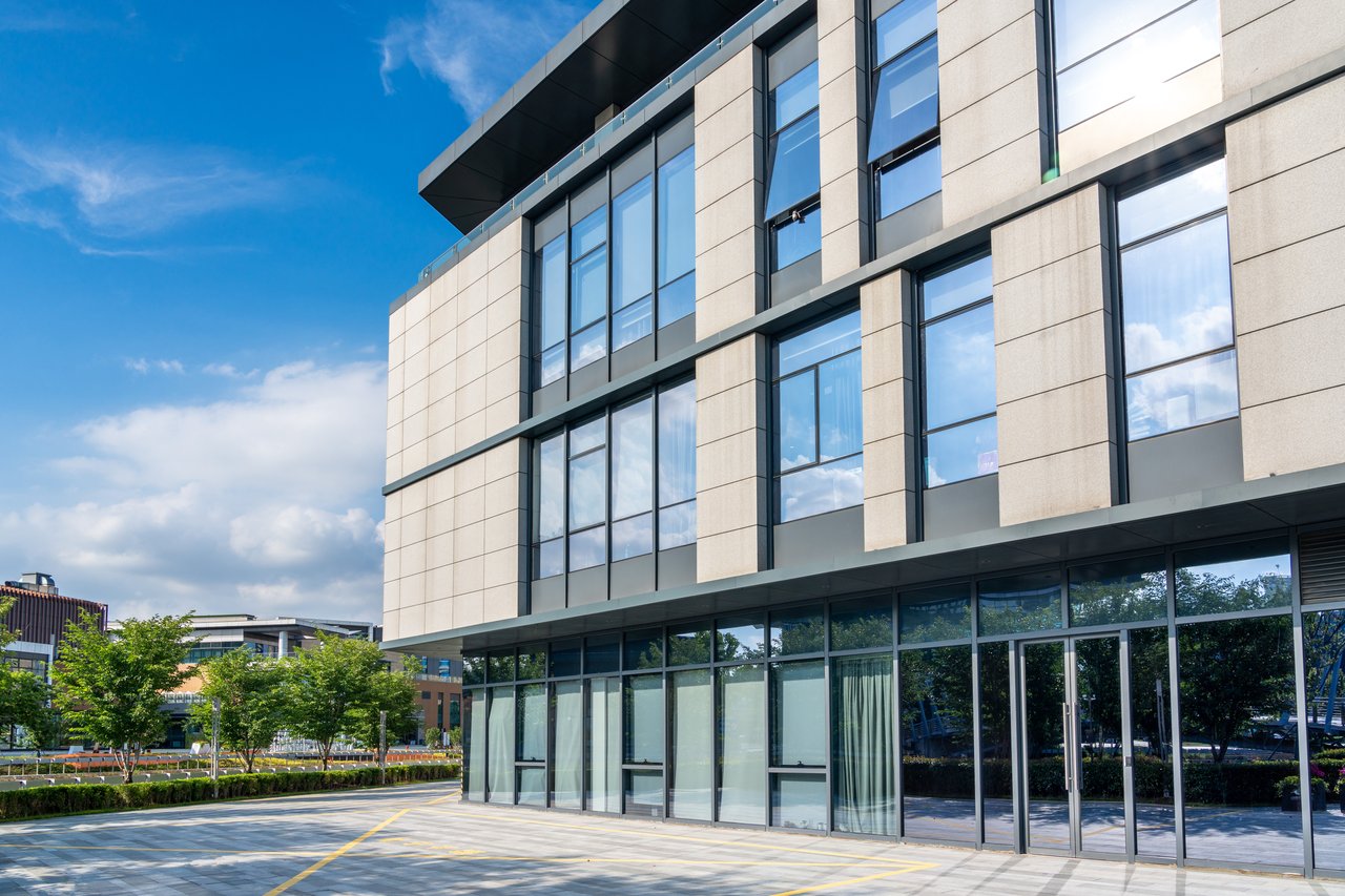 BUYING VS LEASING COMMERCIAL REAL ESTATE