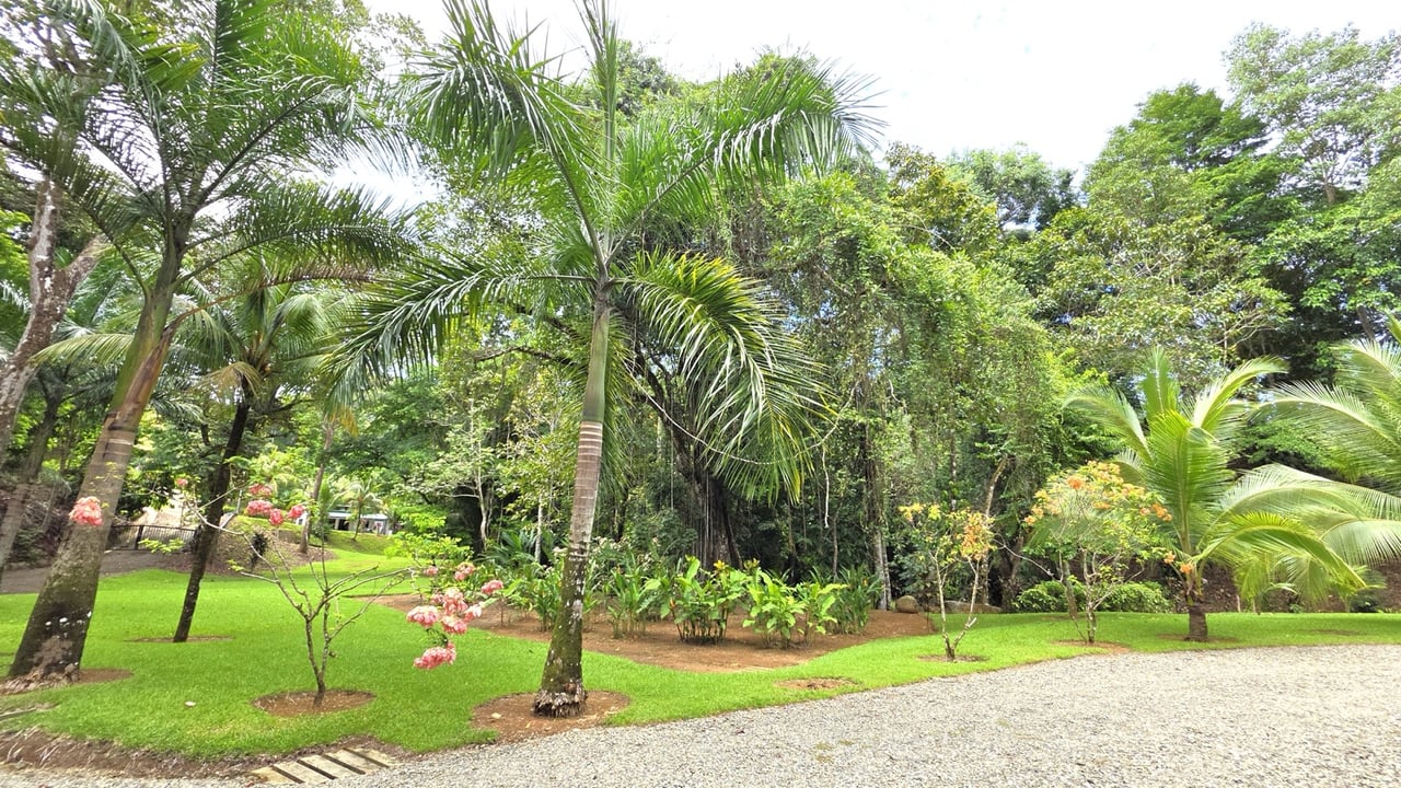 Refreshing Riverfront Retreat in Ojochal