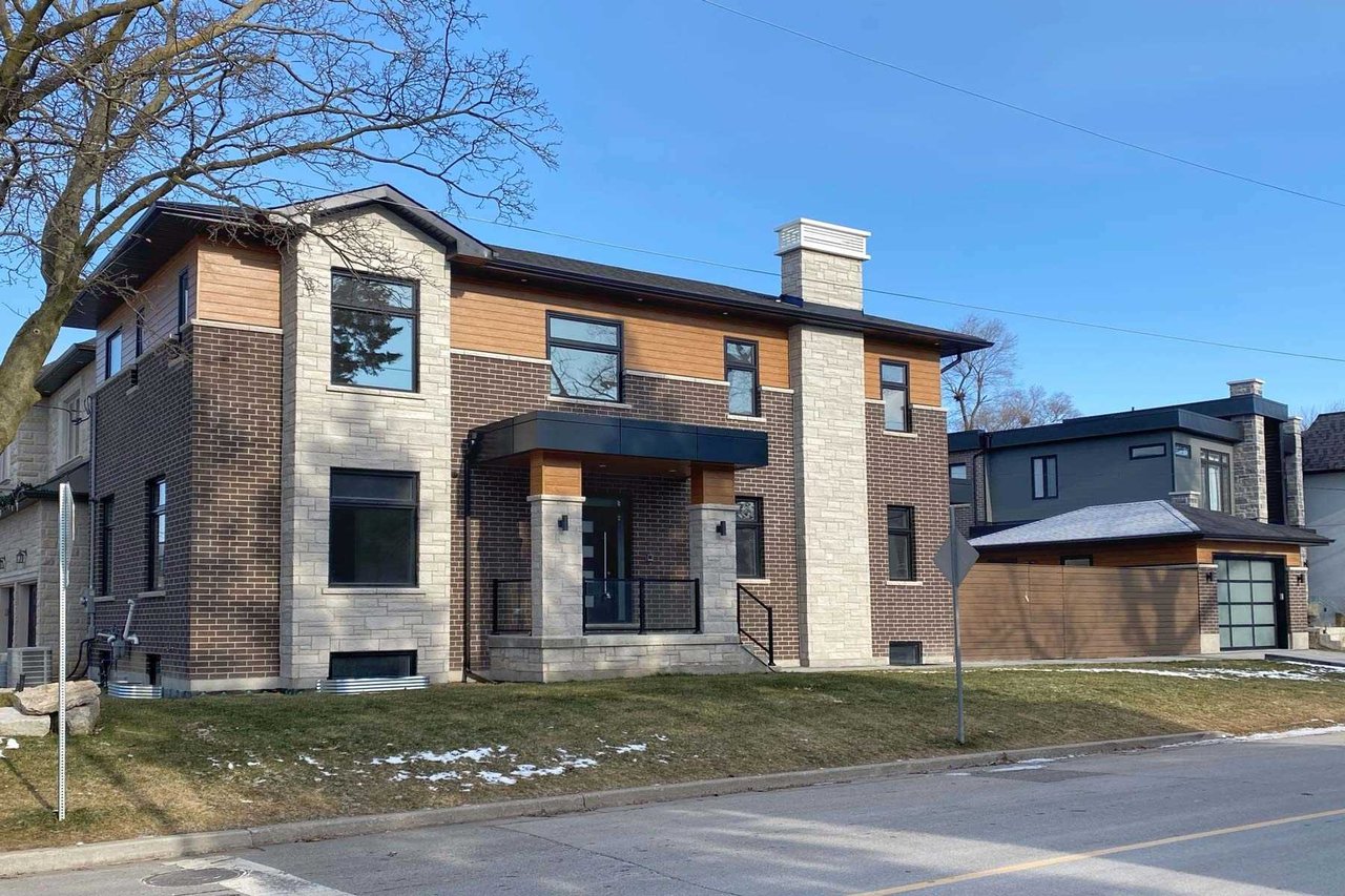 2 Parkland Rd