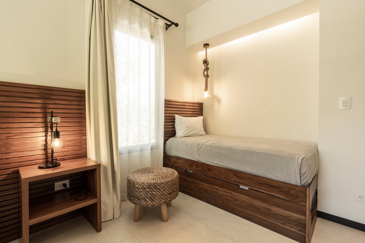 Villa Solana: Modern Luxury Steps from Playa Mansita in Hacienda Pinilla