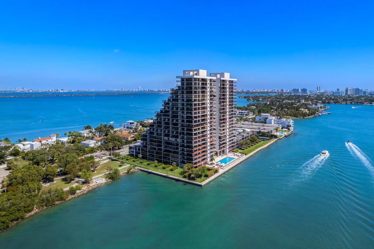 1000 Venetian Way 810
