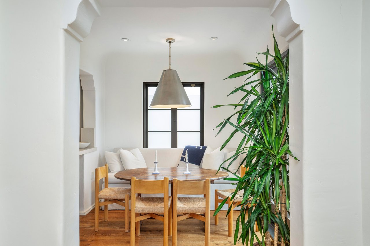 7939 Hillside Ave, Hollywood Hills