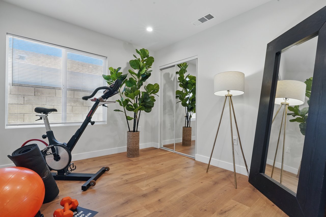 4 Units in North Hollywood