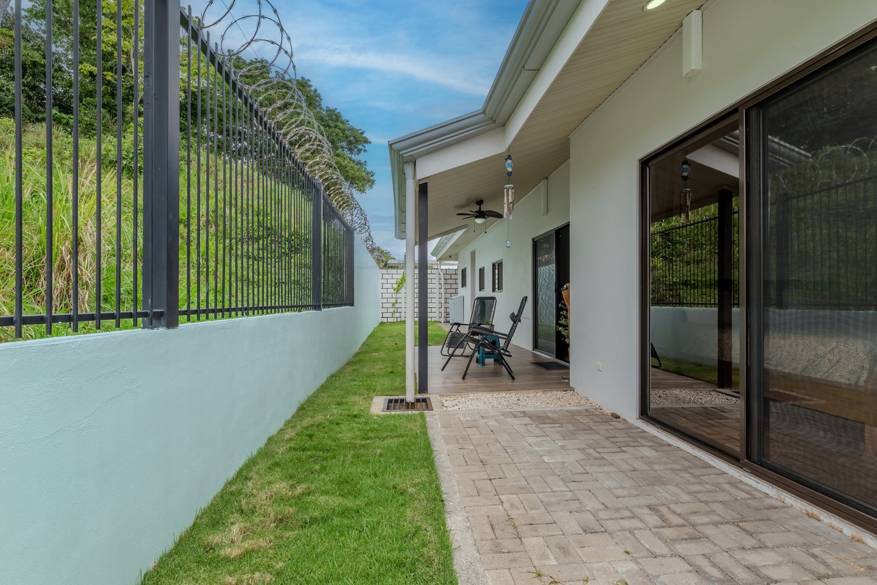 Vista de la Montaña House - Beautiful residence in the desirable Finca Los Alfaro - Quepos