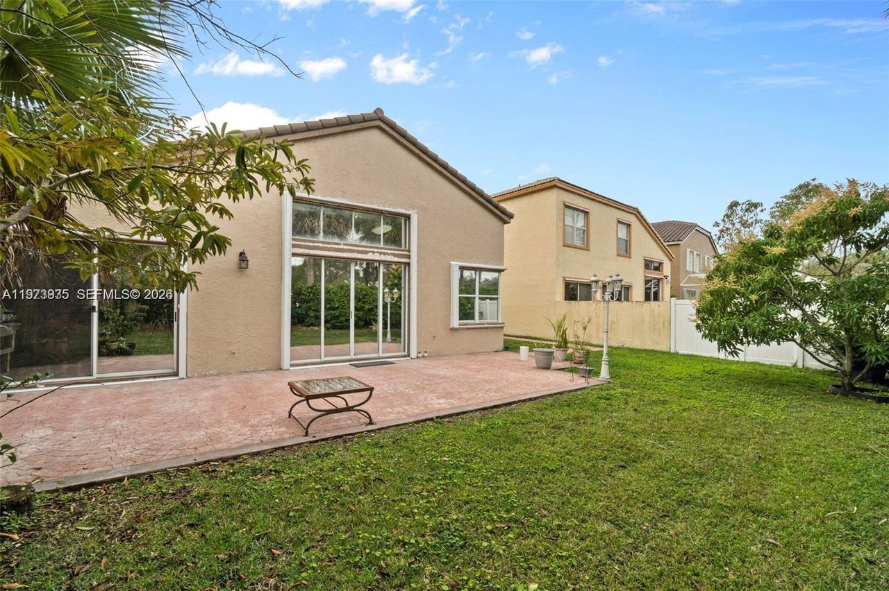 15522-nw-12-court-pembroke-pines-home-for-sale-backyard