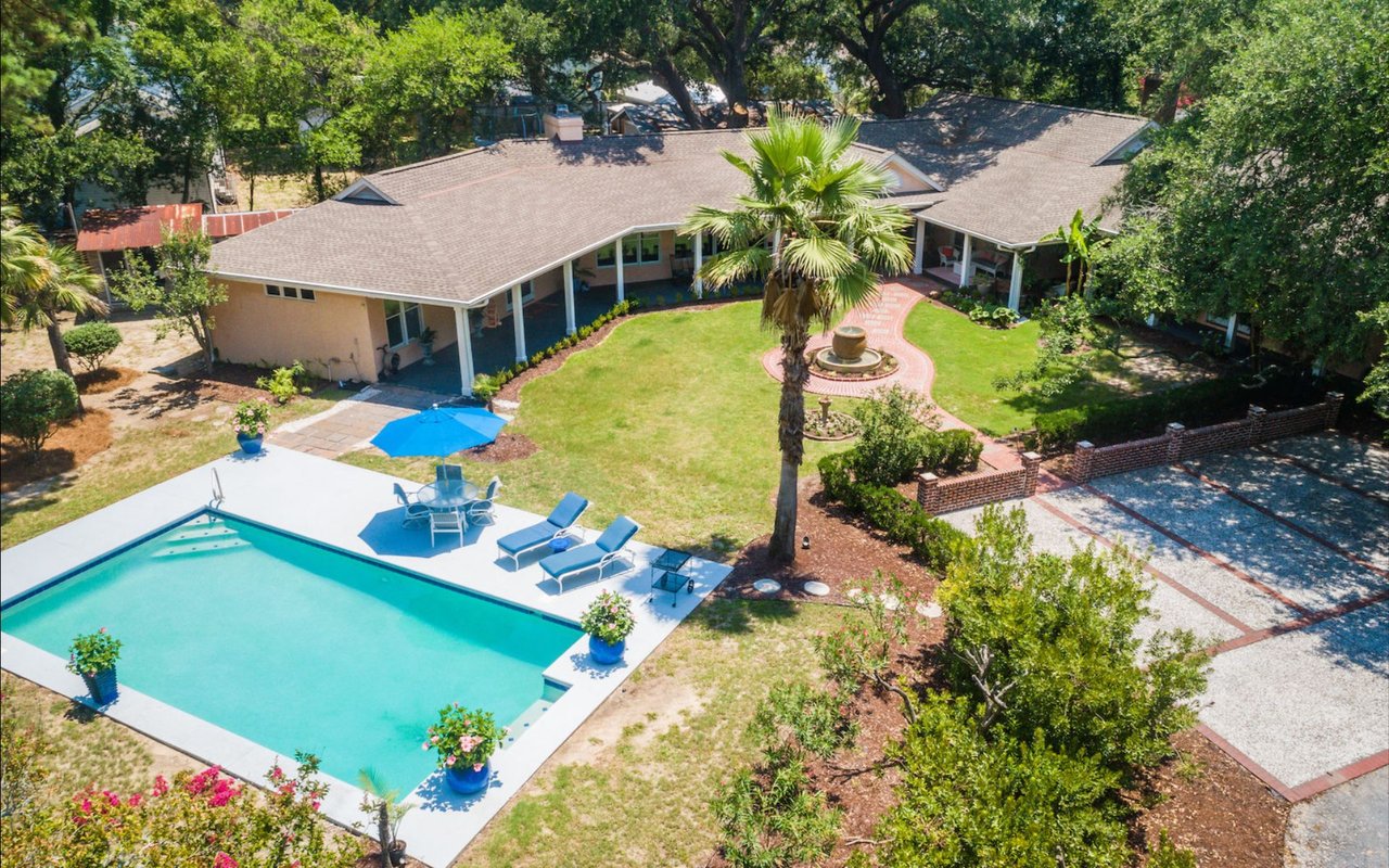 Old Village Mini Estate – 424 Greenwich Street