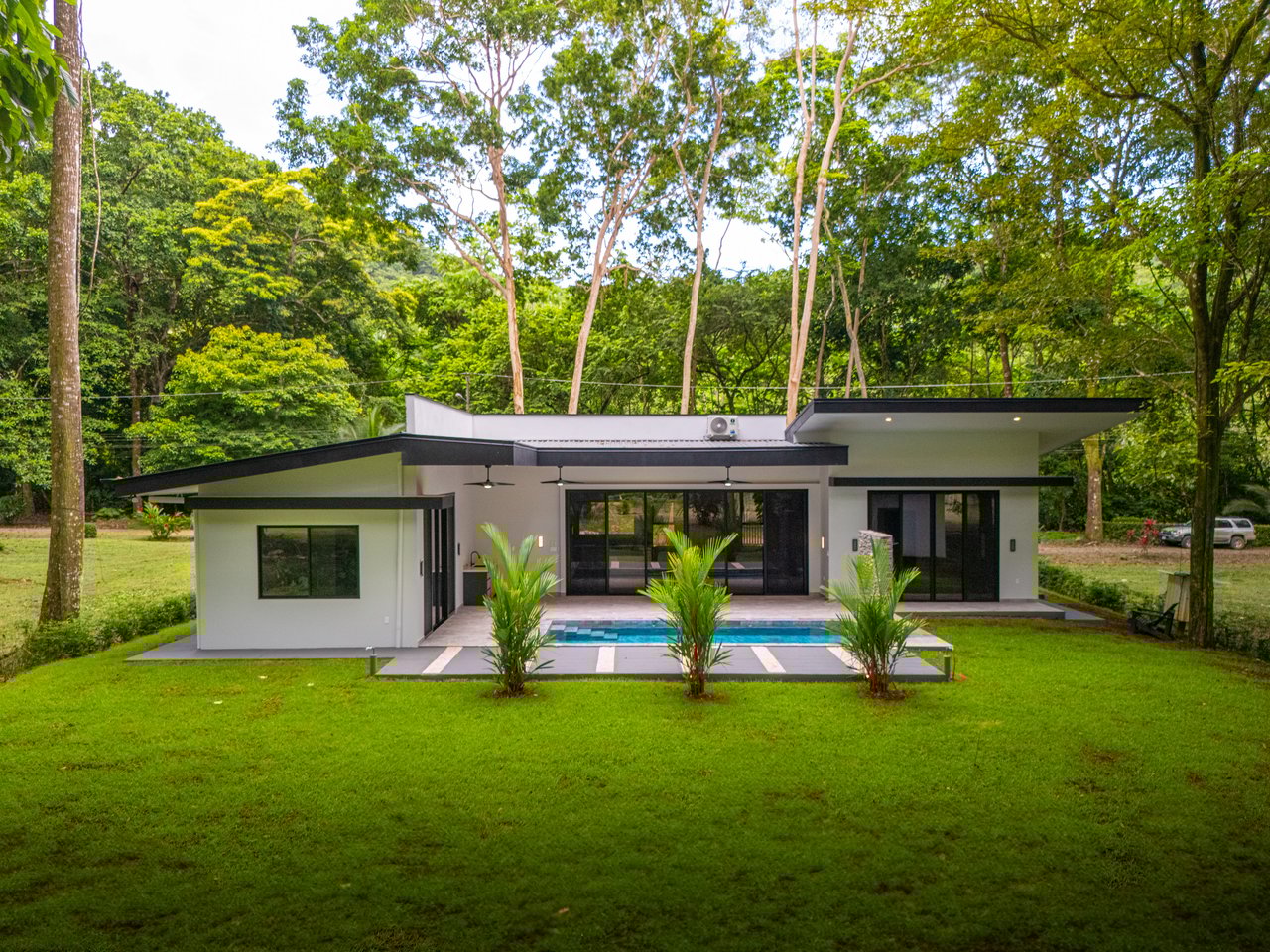 Tres Rios Waterfall House – Nature, Comfort & Elegance Combined, Brand New Construction with Warranty!