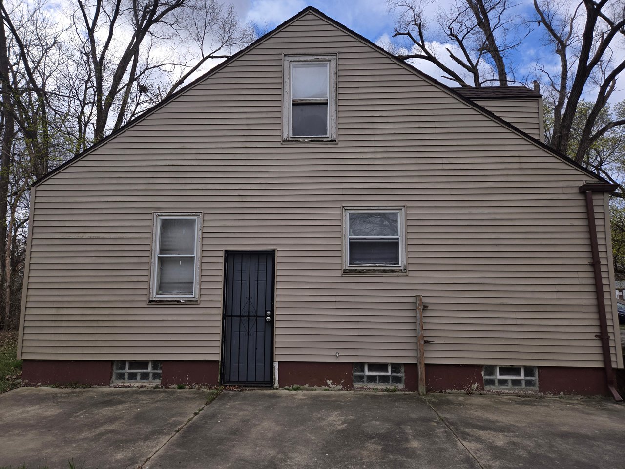 12020 Stout St