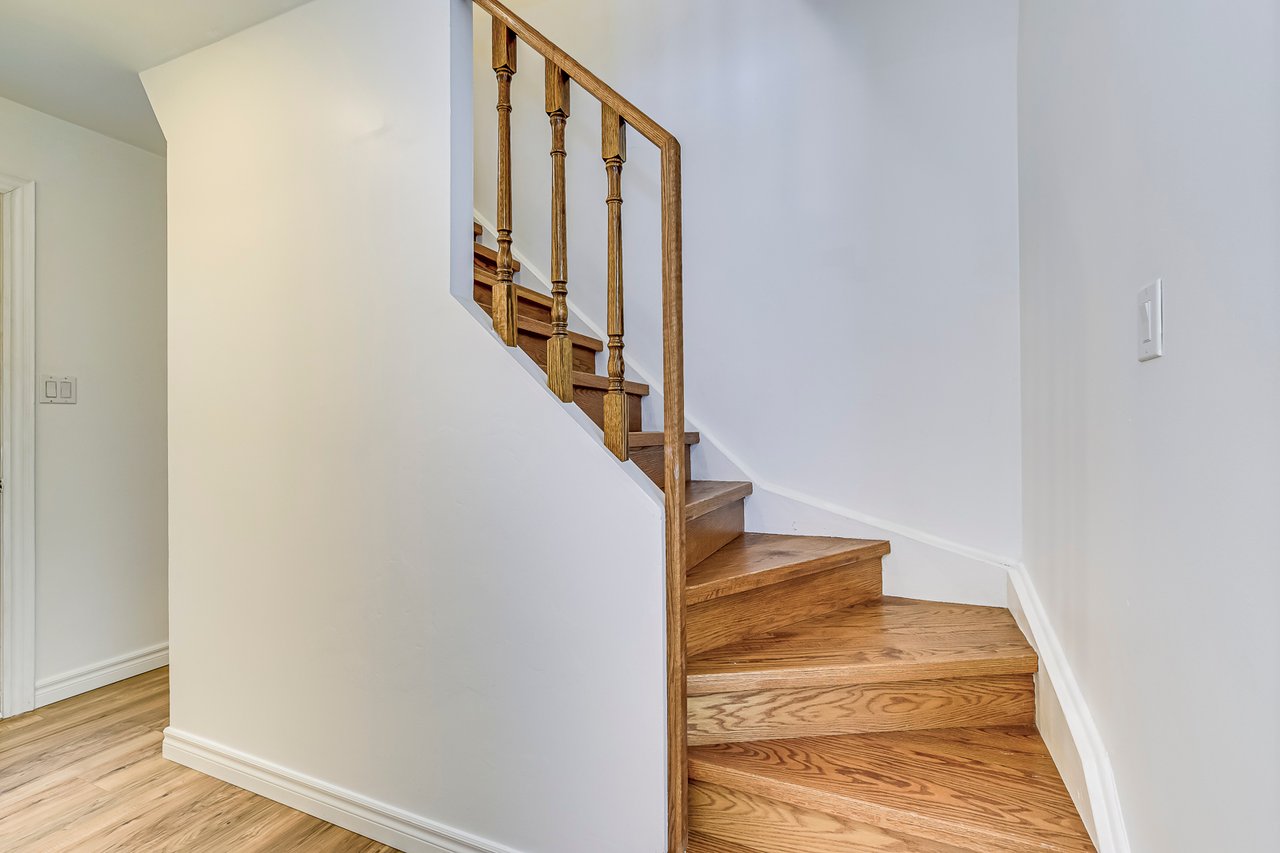 3042 Patrick Cres