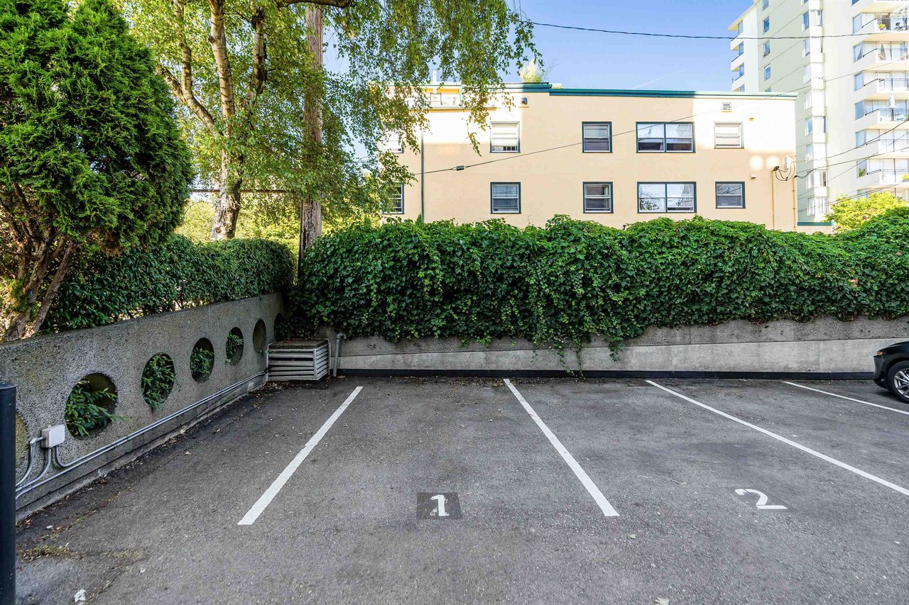 1575 Beach Ave, #303