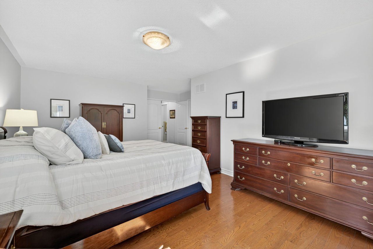 6 Falling Leaf Crt, Aurora