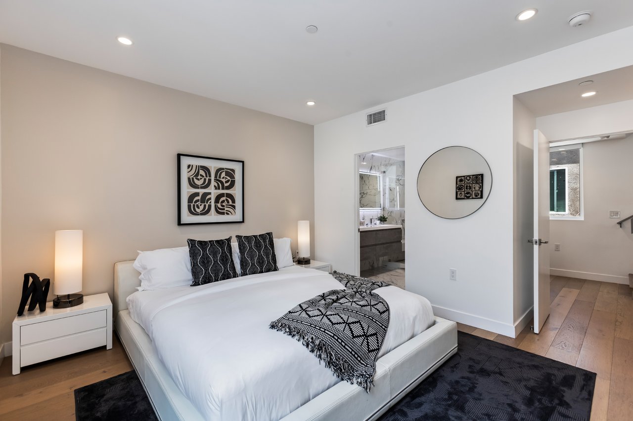 3B/3.5B Designer Home located in Prime Location