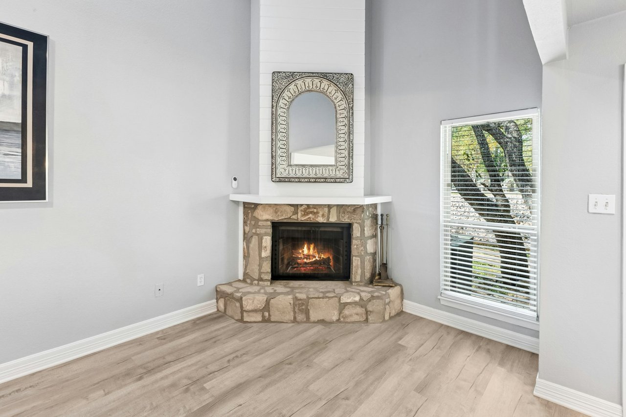 Horseshoe Bay Condo Just Listed!