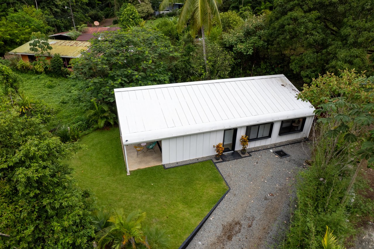 Modern Eco Villa in Central Uvita Only 5 Minutes from Surf Beach