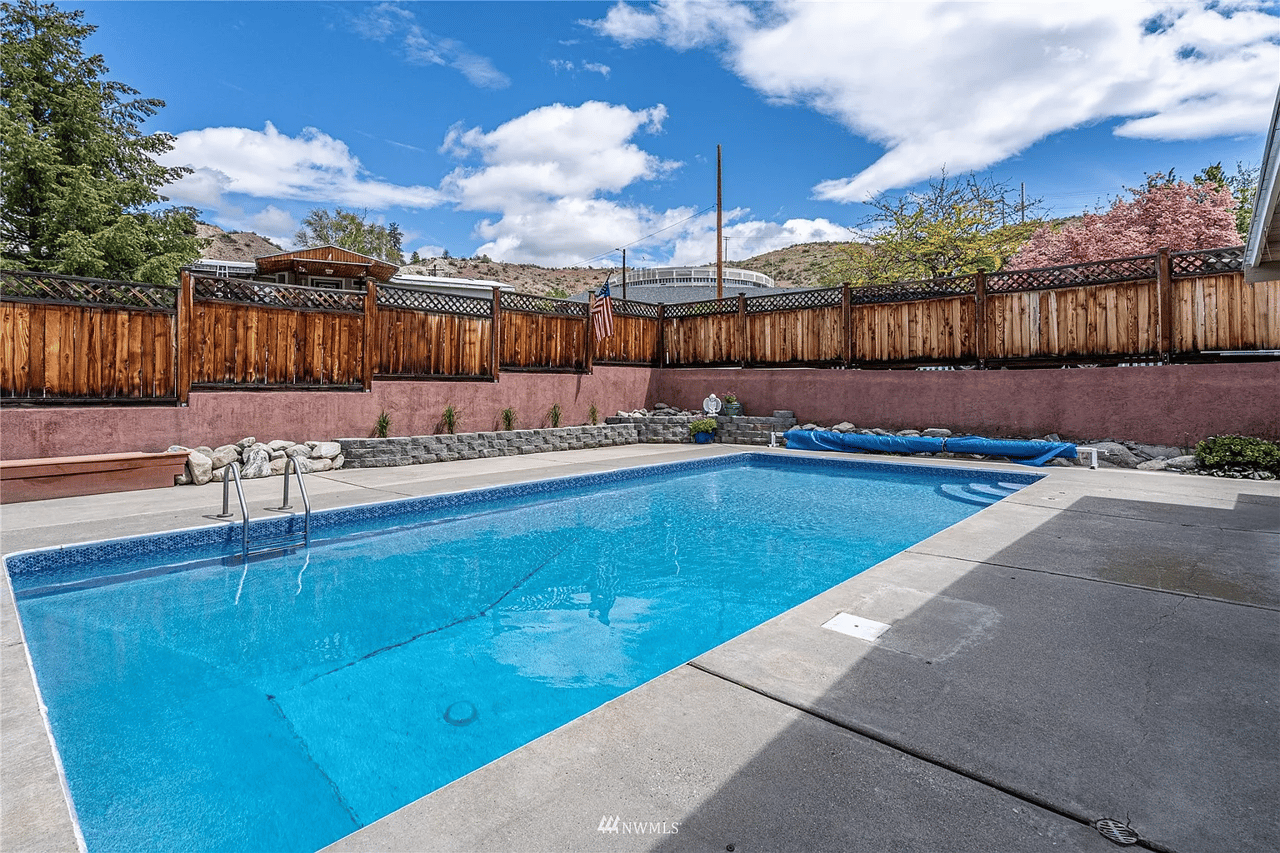 420 E Eli Avenue