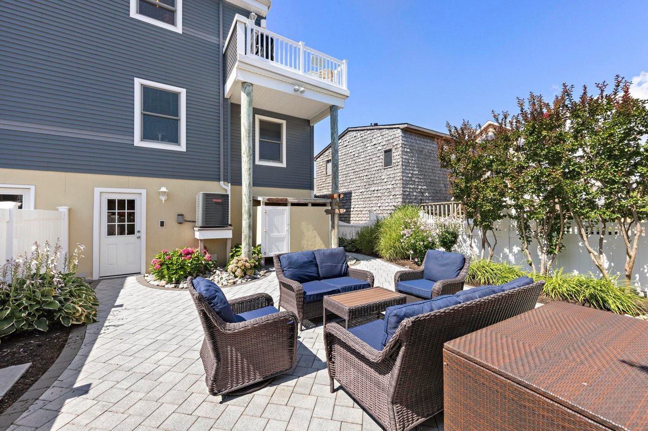 407 B Coral Street 