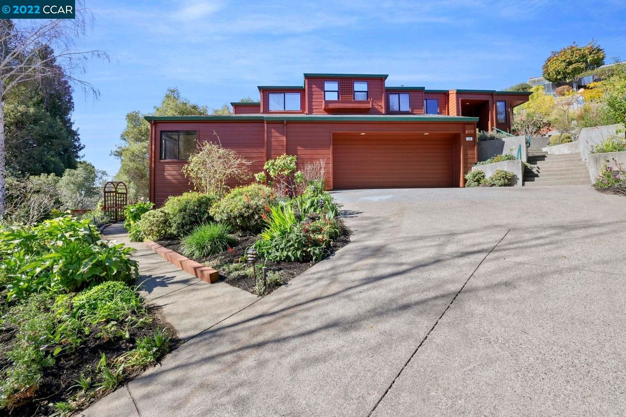 33 Hiller Dr Oakland