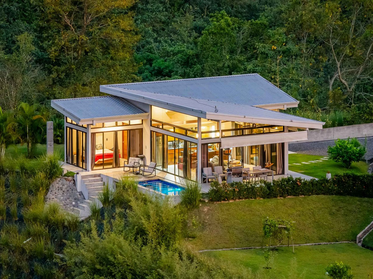 Guest House and Infinity Pool Ocean View Luxury Estate