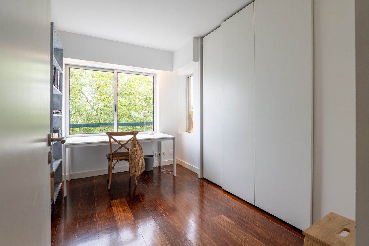 Sea View 2-Bedroom Apartment for Rent in Tranquil Foz Location