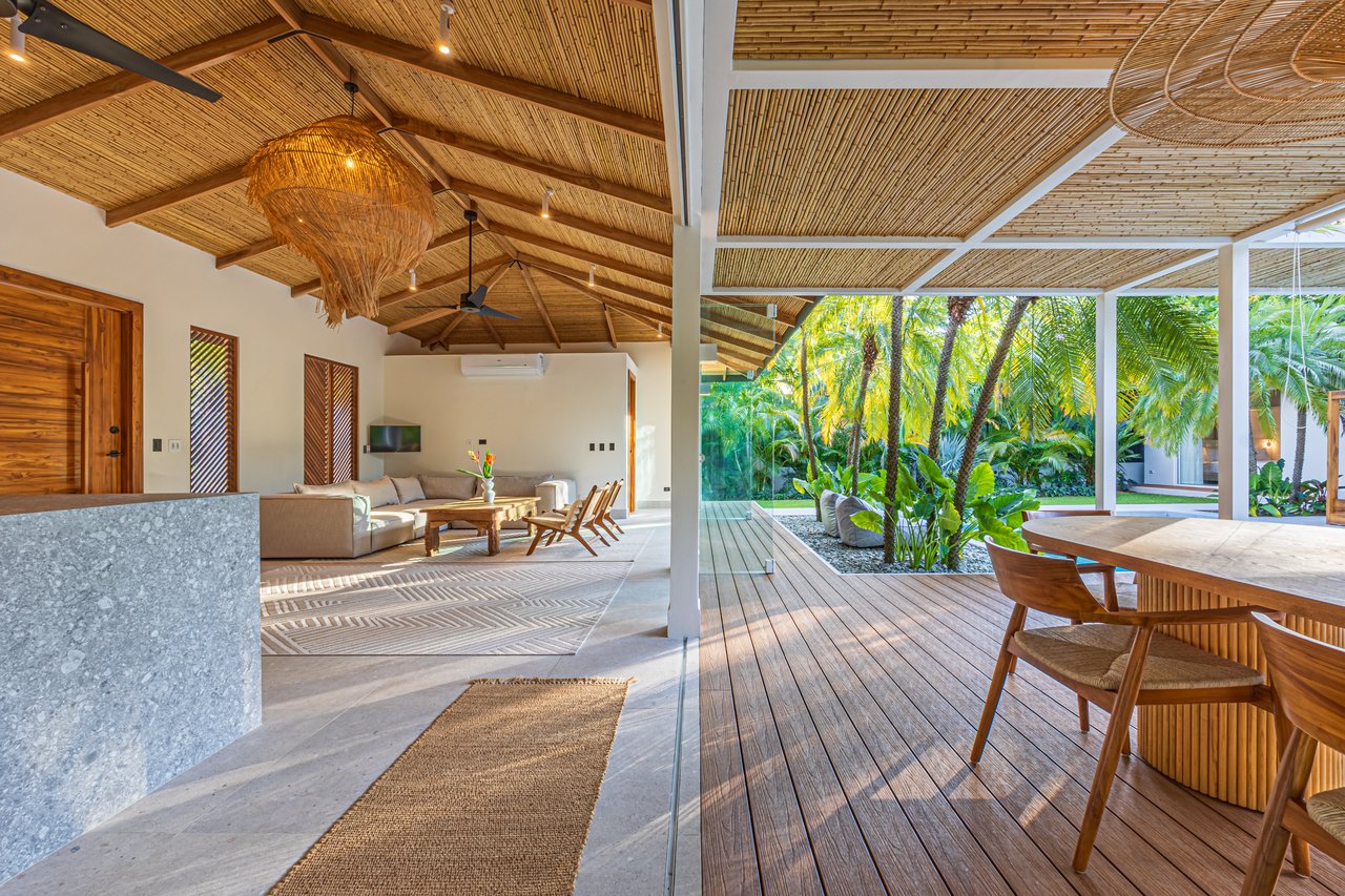 CASA OHANA LUXURY VILLA- WALKING DISTANCE TO THE BEACH- 0.22 ACRES