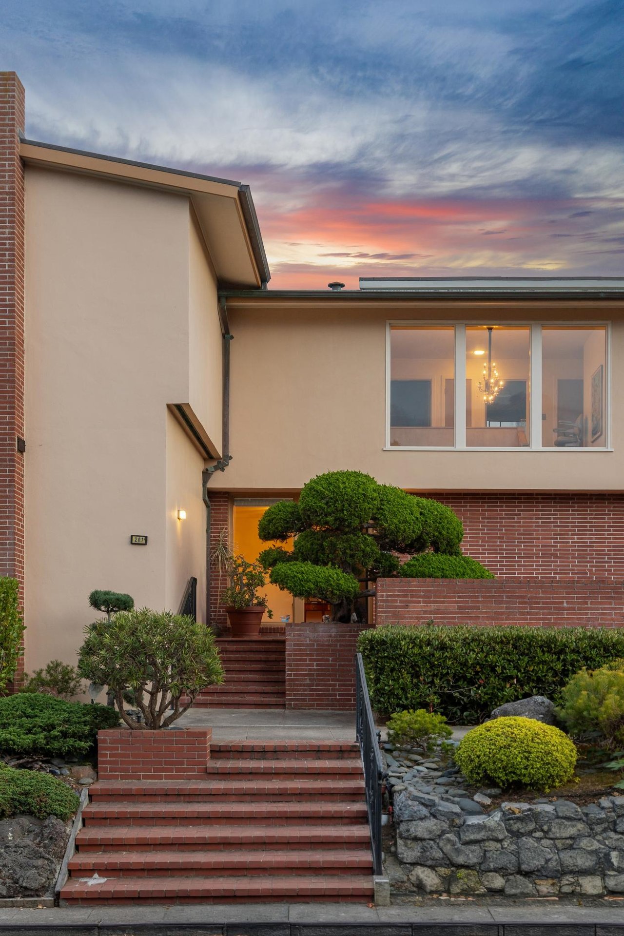 201 Sea Cliff Avenue