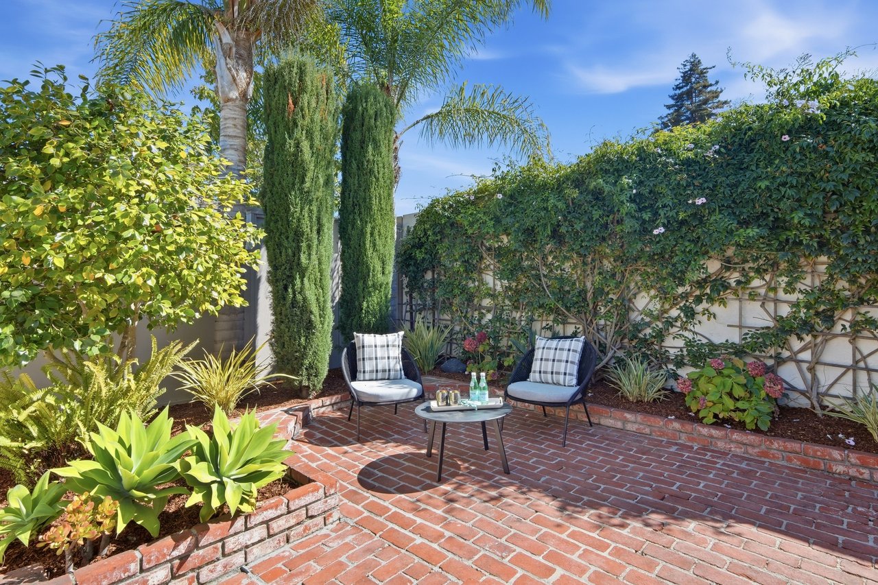 1389 Sydney DR