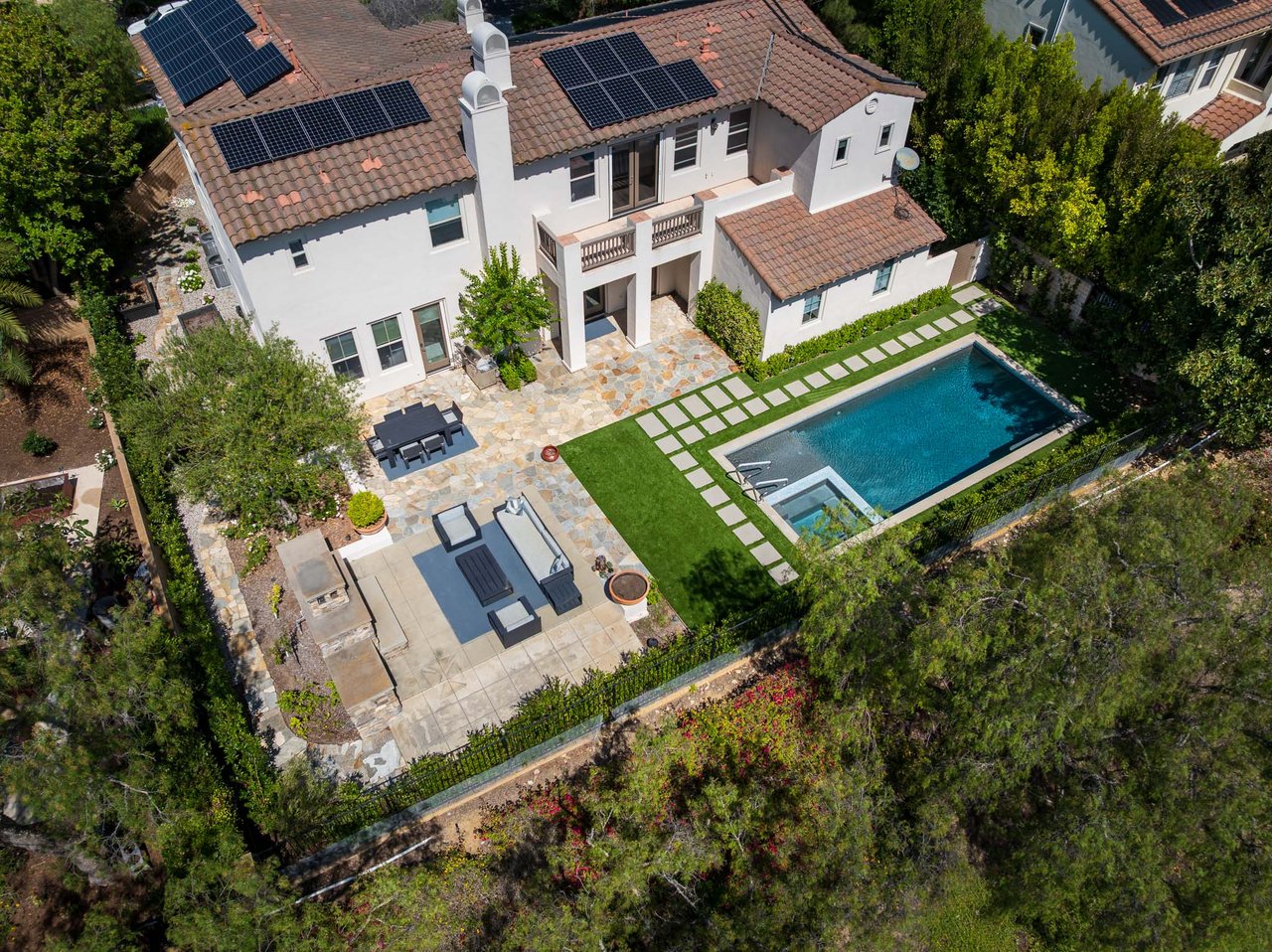 MODERN LIVING IN MIRASOL