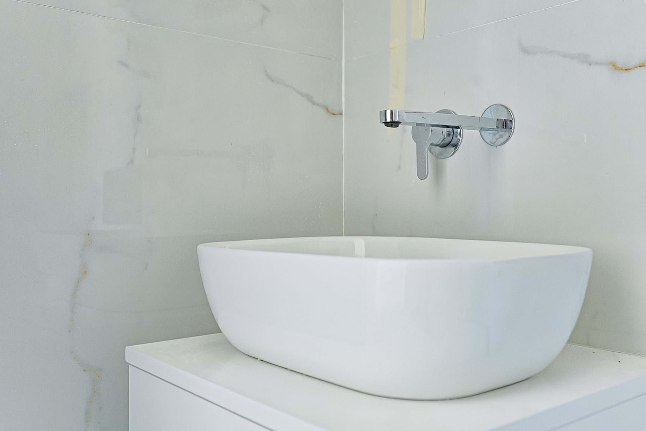 Modern 1-Bedroom Apartment in Camarate, Loures