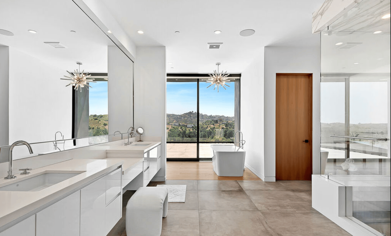 Lakeview Aura