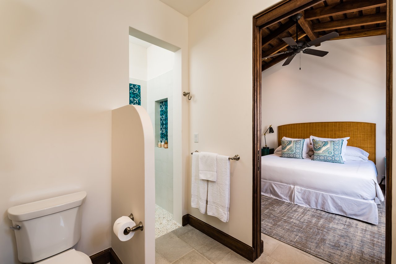 Casa Acuarela | 17 Calle Cartagena: A Vibrant 4-Bedroom Retreat Steps from Playa Danta in the Heart of Las Catalinas