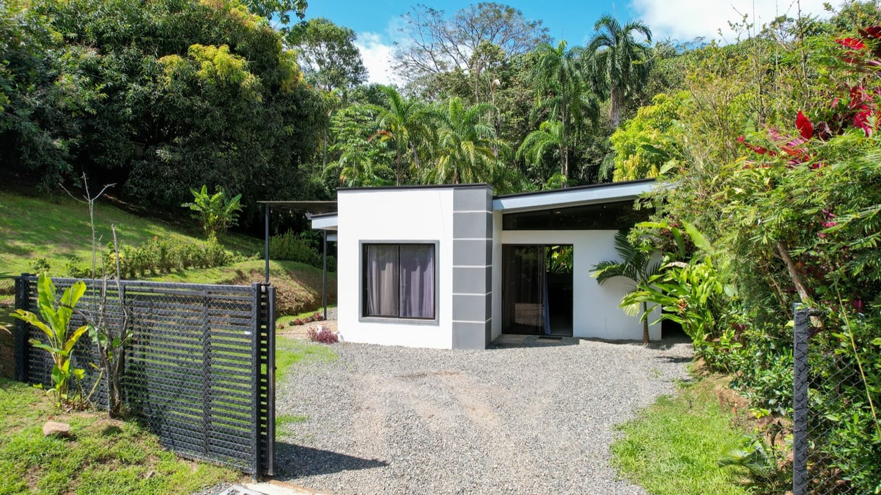 Charming Playa Hermosa Retreat – Your Tropical Paradise Awaits!