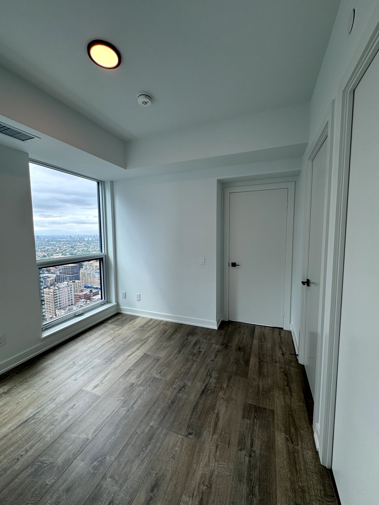 327 King Street W Unit: 4105