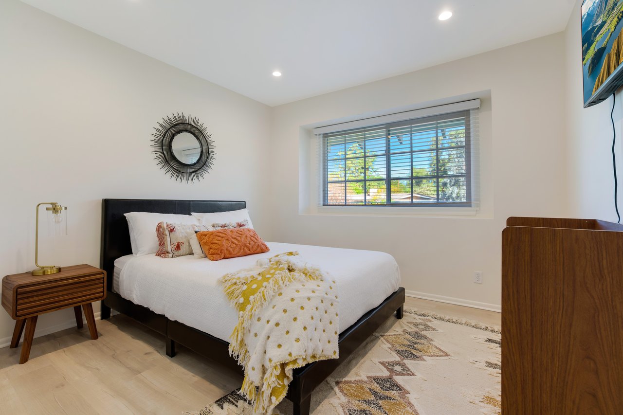 Melba Ave, 91367