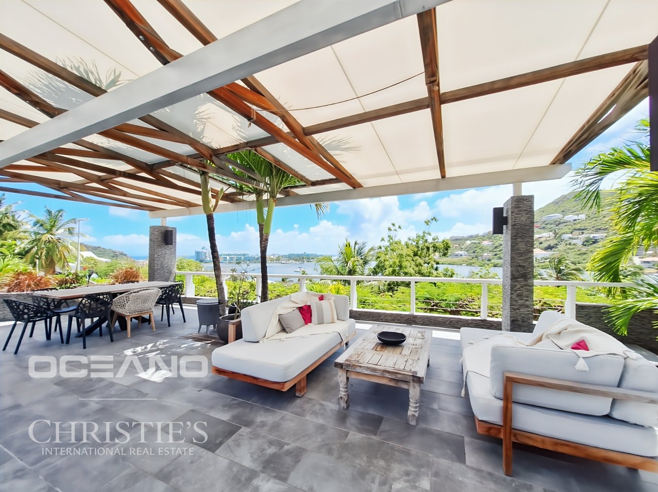 Magnificent sea-view villa + 3 bungalows