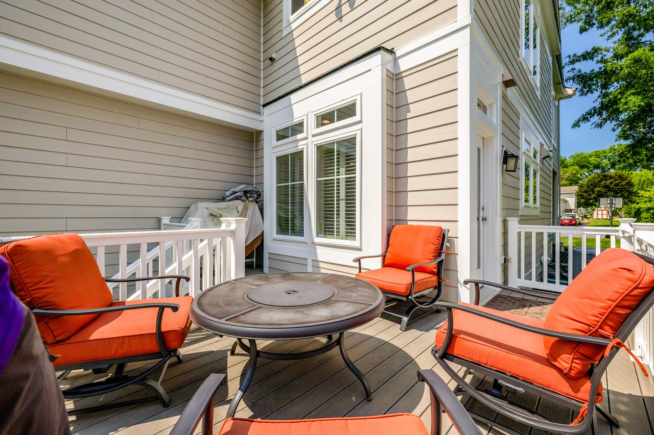 300 Jade Ct NW