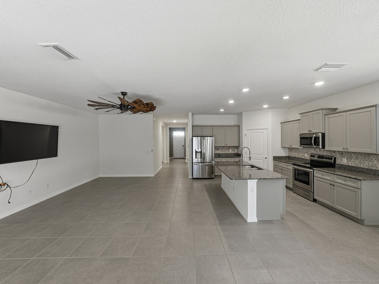 12717 EASTPOINTE DR
